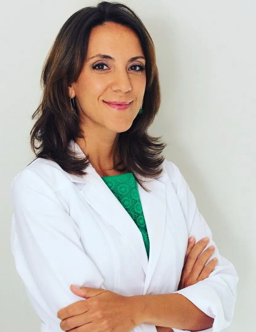 Retrato de la Dra. Nerea Felip con bata blanca